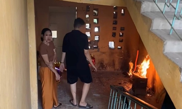 Thấy đốt vàng mã ở cầu thang khu tập thể, cô gái góp ý nhận câu trả lời 