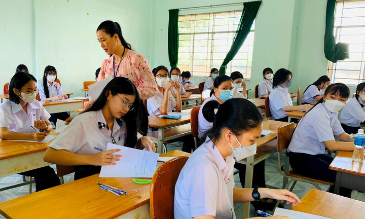 Kỳ thi vào lớp 10: Đề thi, đáp án gợi ý môn Ngữ văn tỉnh Bình Thuận năm 2024