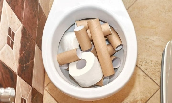 10 thứ không nên vứt vào bồn cầu