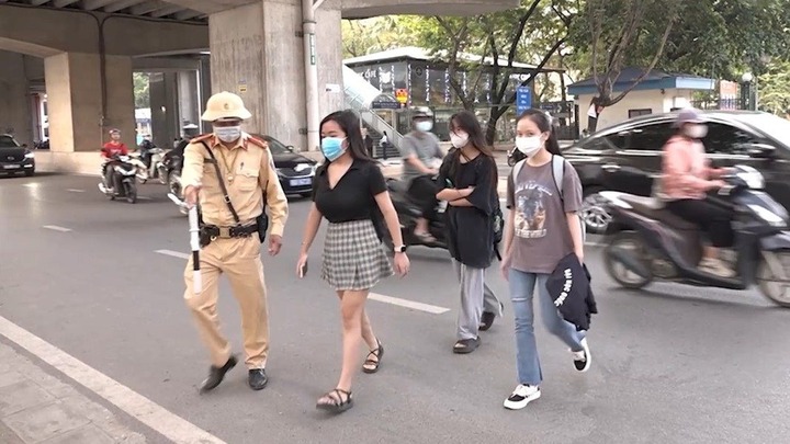 Người đi bộ vi phạm luật giao thông, bị phạt thế nào?