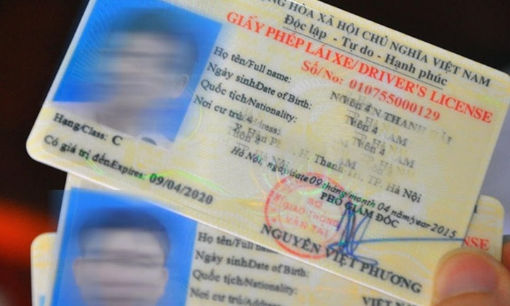 Đang chờ cấp lại bằng có được lái xe ra đường không?