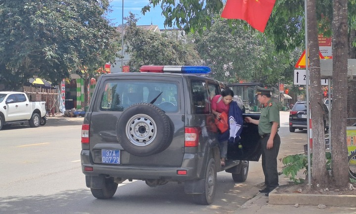 Hoàn cảnh khó khăn của nữ sinh Nghệ An vượt 42 km đường núi rừng thi vào lớp 10