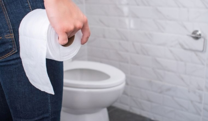 Những thói quen khi đi vệ sinh gây hại nhiều người mắc phải