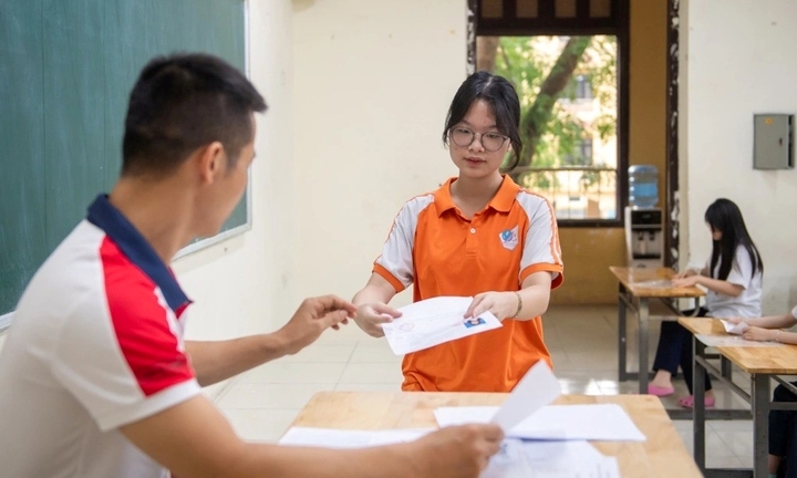 Gần 700 sĩ tử bỏ làm thủ tục thi vào lớp 10 ở Hà Nội