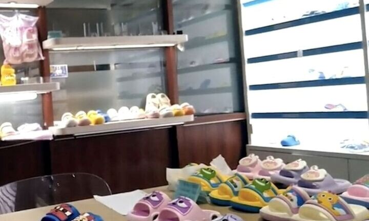 Trung Quốc: Dép nhựa chứa chất gây dậy thì sớm  bán tràn lan khiến cha mẹ lo lắng
