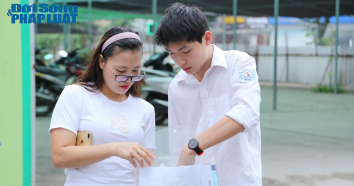 Hơn 106.000 thí sinh Hà Nội nô nức làm thủ tục dự thi vào lớp 10 THPT