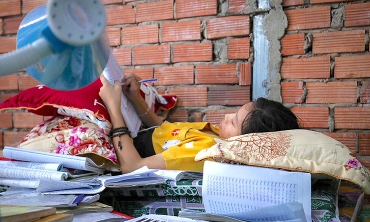 Thi lớp 10 TP.HCM: Thí sinh bị gãy sống lưng đi cấp cứu, không thể thi môn Toán