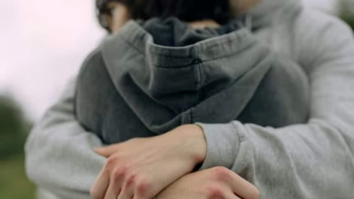 Người đàn ông lãnh án tù vì làm video TikTok ôm người lạ trên phố