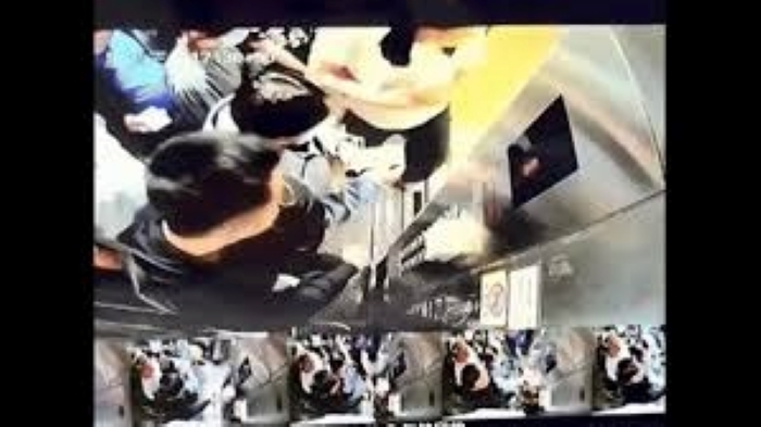 Thang máy bất ngờ rơi ngay khi vừa mở cửa khiến nhiều người sợ hãi