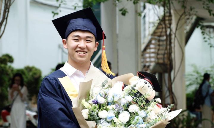Chân dung nam sinh chuyên văn tốt nghiệp Á khoa Sư phạm Toán