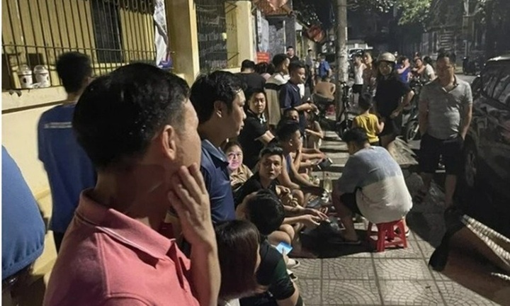 Vì sao phụ huynh Phú Thọ xếp hàng xuyên đêm 