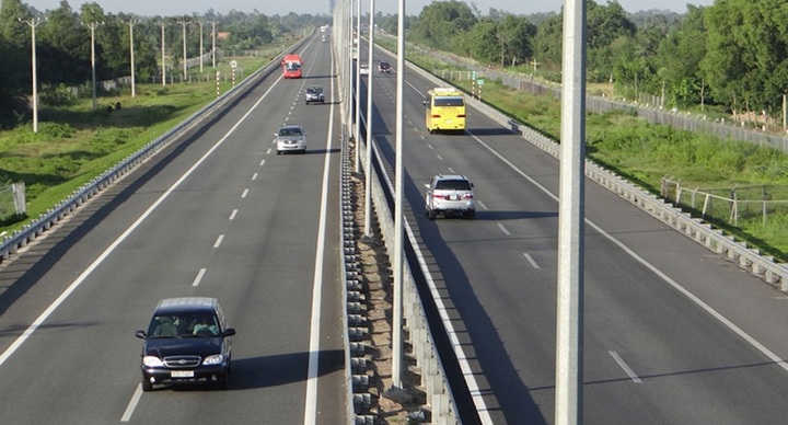 Cẩn trọng lái xe trên cao tốc: Những lỗi vi phạm bị phạt nặng mà bạn cần biết