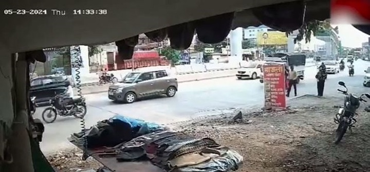 Video: Đang đi bộ trên đường, người phụ nữ bị ô tô tông văng xa vào mét