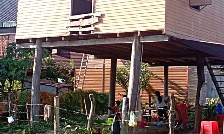 Bố mẹ vắng nhà, cháu bé 2 tuổi ngã vào xô nước tử vong