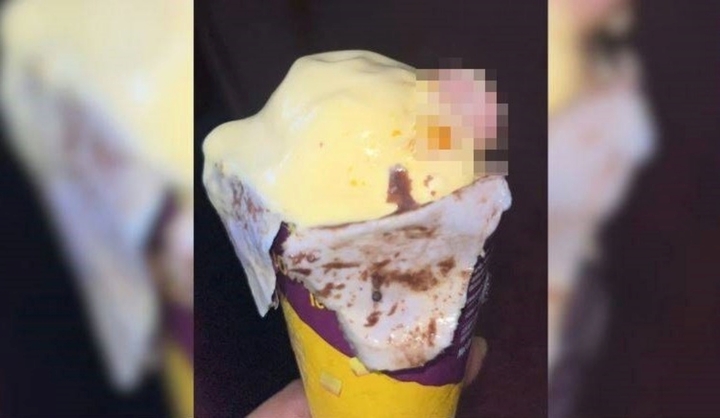 “Tóc gáy dựng ngược” khi phát hiện “vật thể lạ” trong cây kem