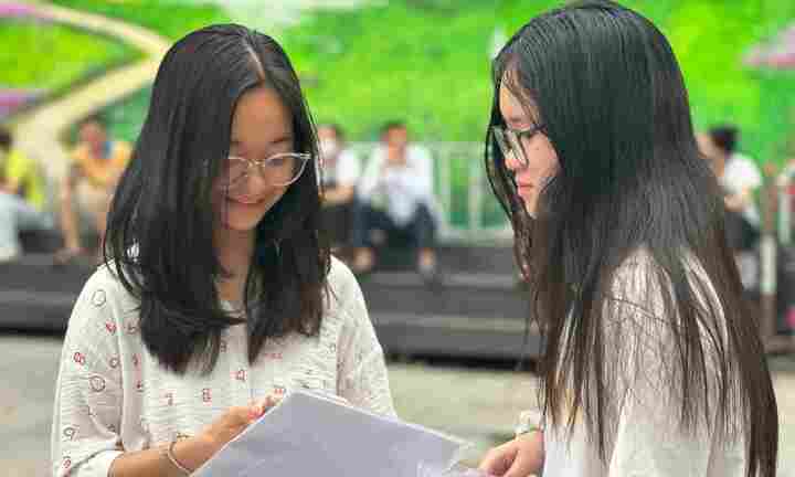 Top 3 trường THCS giành 191 suất vào lớp 10 chuyên ngữ năm 2024