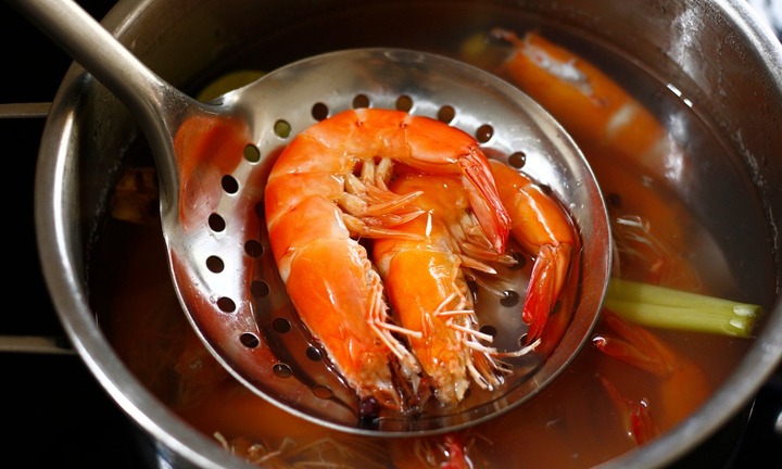 Đi chợ thấy tôm có dấu hiệu này, chớ dại mua kẻo 