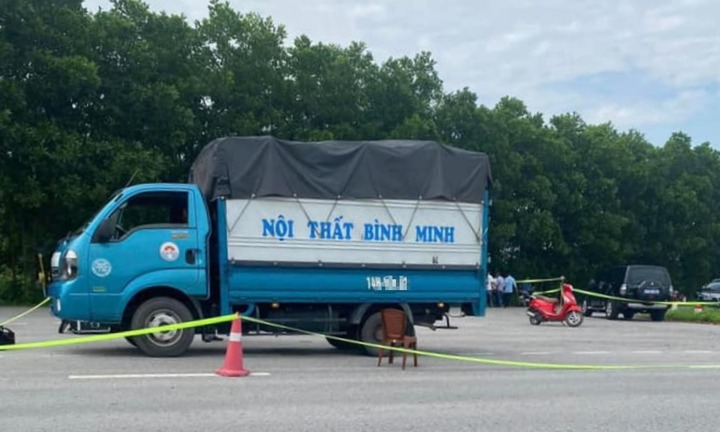 Phát hiện tài xế tử vong trong xe tải đang nổ máy: Hiện trường có gì?