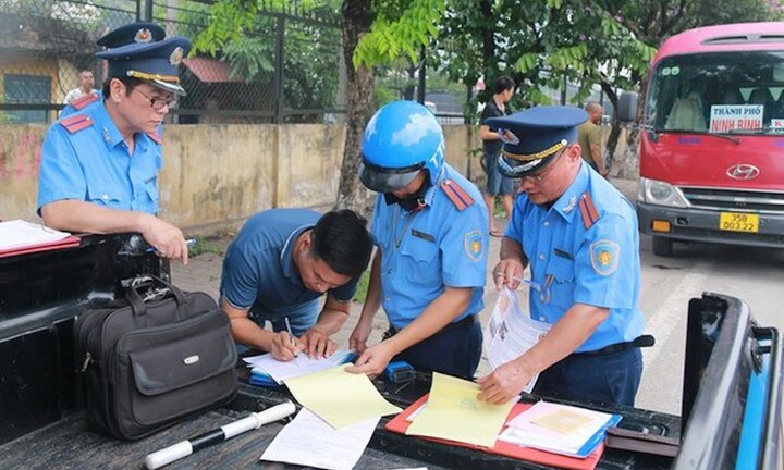 Thanh tra Sở GTVT Hà Nội phạt hơn 6.800 trường hợp vi phạm trong 6 tháng đầu năm