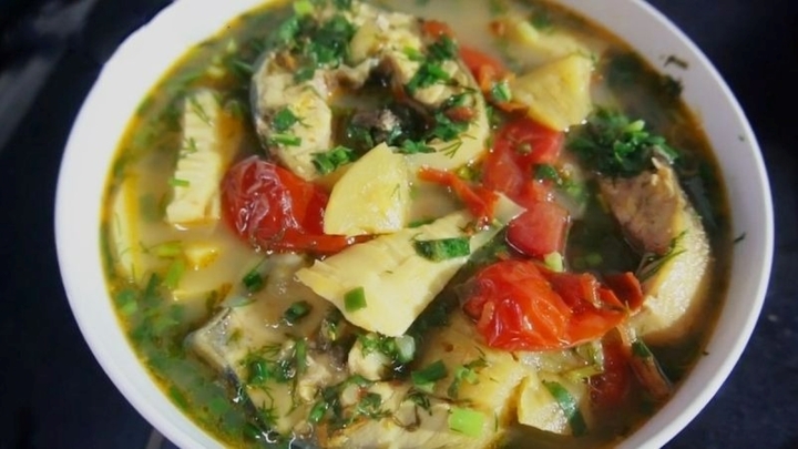 Giải nhiệt ngày hè bằng món cá tầm nấu canh chua