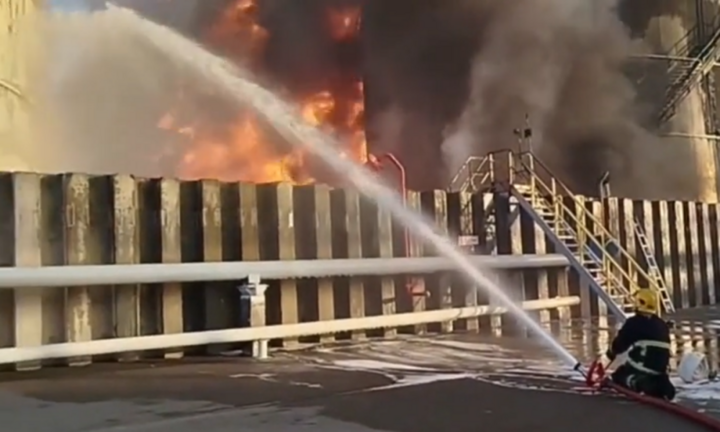 Kho dầu Nga cháy dữ dội sau cuộc tấn công của UAV Ukraine