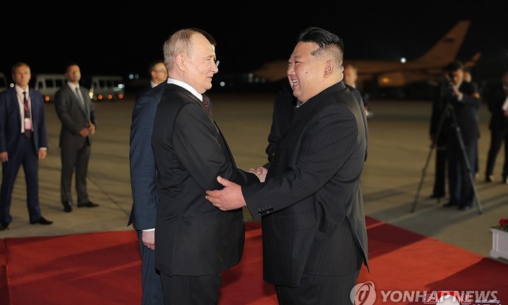 Tổng thống Nga tặng Chủ tịch Triều Tiên siêu xe Aurus