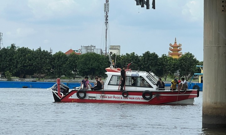 Vụ người đàn ông để lại xe máy, nhảy sông Sài Gòn: Gia đình nói gì?