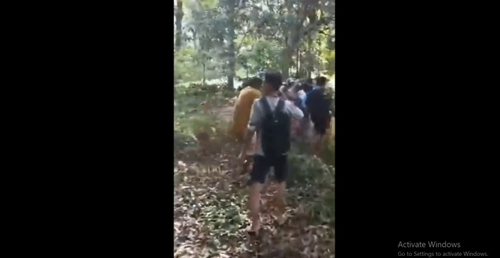 Trăn  "khủng " 100kg, dài 10m bị người dân  "tóm sống "