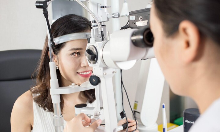 Khám chuyên sâu trước mổ cận, cần lựa chọn địa chỉ uy tín