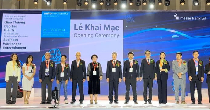 Sôi nổi ngày hội bảo dưỡng ô tô miễn phí