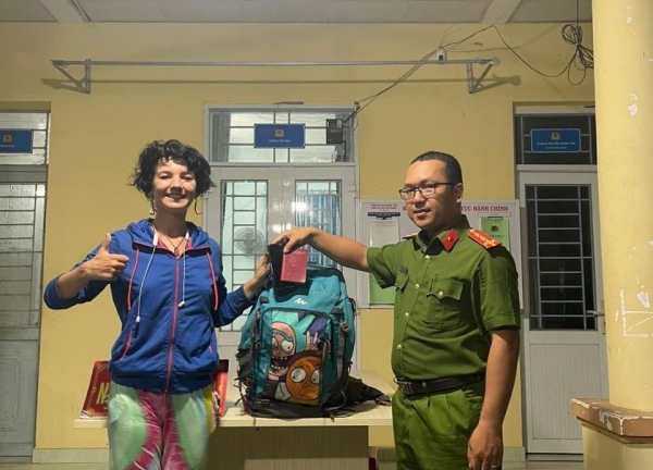 Tin thời sự mới nhất ngày 23/6: Công an giúp nữ du khách tìm tài sản đánh rơi