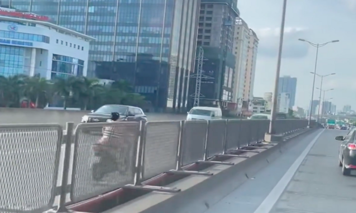 Xác minh clip nữ tài xế đi xe máy ngược chiều trên đường vành đai 3 trên cao