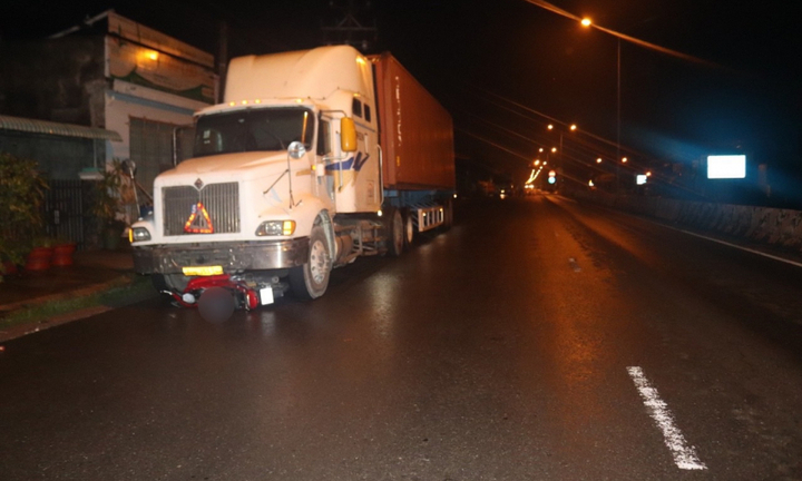 Tạm giữ tài xế lái xe tải đi lùi khiến nữ sinh tử vong