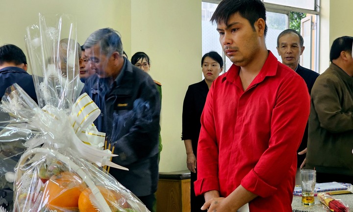 Mẹ sốc nặng, bố gạt nước mắt đưa thi thể con về quê trong vụ hoả hoạn ở Đà Lạt