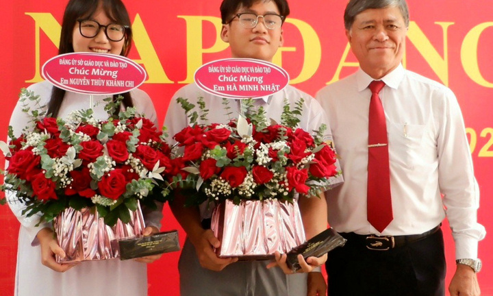 TP.HCM: 4 học sinh được kết nạp Đảng trước thềm kỳ thi tốt nghiệp THPT 2024