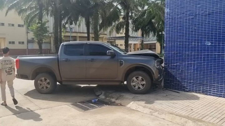 Vụ người đàn ông uống 30 viên thuốc an thần, lái ô tô tông vào bệnh viện: Lộ nguyên nhân