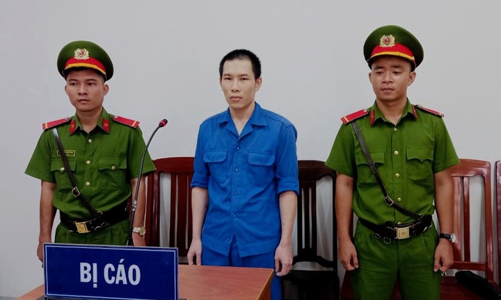 Xét xử nam thanh niên cầm súng xông vào sòng bầu cua cướp tài sản