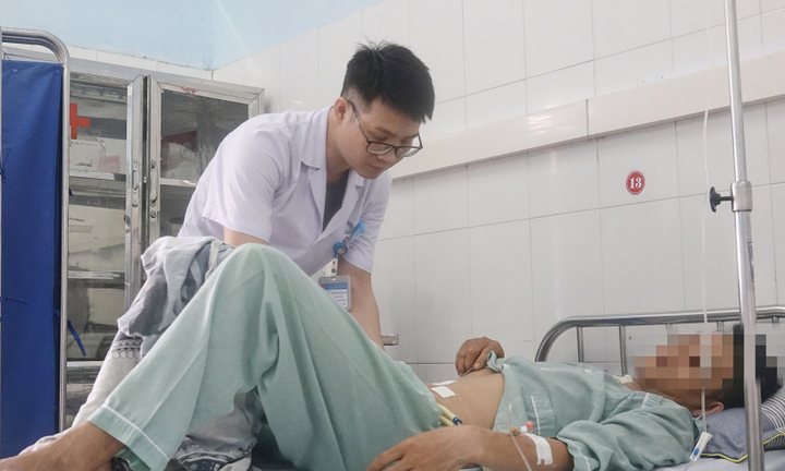 Người đàn ông vỡ bàng quang vì thú vui nhiều  "phái mạnh " thích