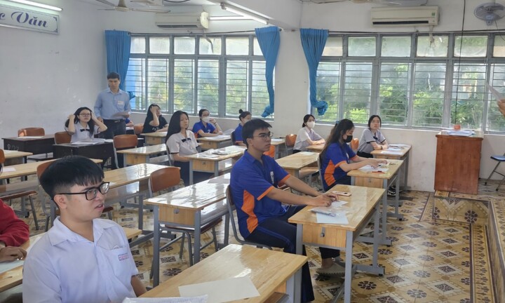 Vụ cán bộ coi thi tốt nghiệp THPT ký nhầm: Giám đốc Sở GD&ĐT TP.HCM lên tiếng