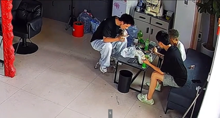 Bật lửa phát nổ trên bàn ăn, nam thanh niên bị thương 
