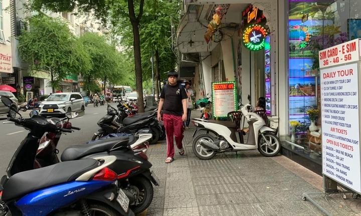 TP.HCM: Quận 1 thu hơn 1 tỷ đồng sau gần 2 tháng thí điểm thu phí vỉa hè