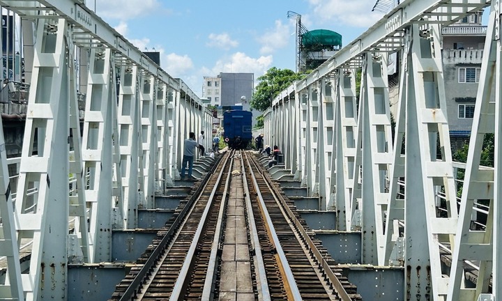 Đề xuất làm công trình bảo vệ cầu đường sắt Tam Bạc