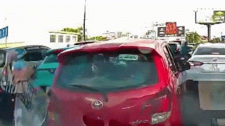 CSGT xác minh clip tài xế ô tô đánh người phụ nữ đi xe máy ở TP.HCM