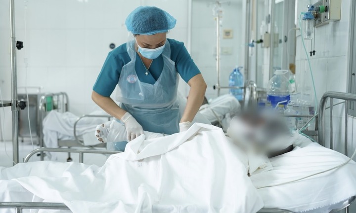 Vụ nổ bồn chứa bụi gỗ ở Bình Dương: Sức khỏe của 9 công nhân ra sao?