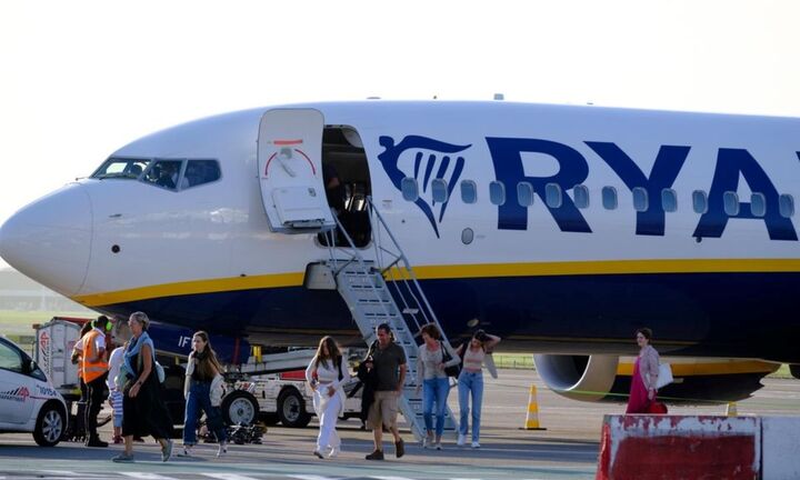 Xô xát trên máy bay do đổi chỗ bất thành, chuyến bay buộc phải hạ cánh khẩn cấp