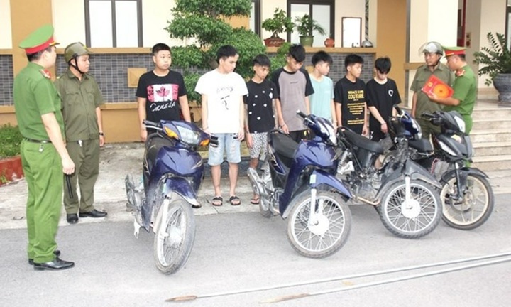 Bắt nhóm thanh, thiếu niên vác dao phóng lợn đi diễu phố