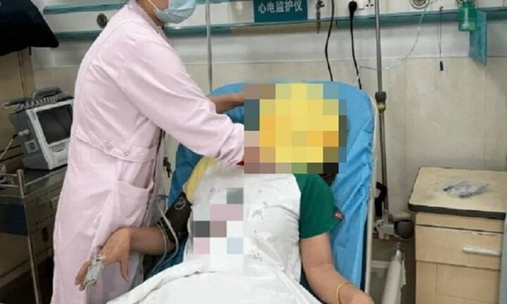 Dạy con làm bài tập, người mẹ ức chế lên cơn co giật, liệt tứ chi 