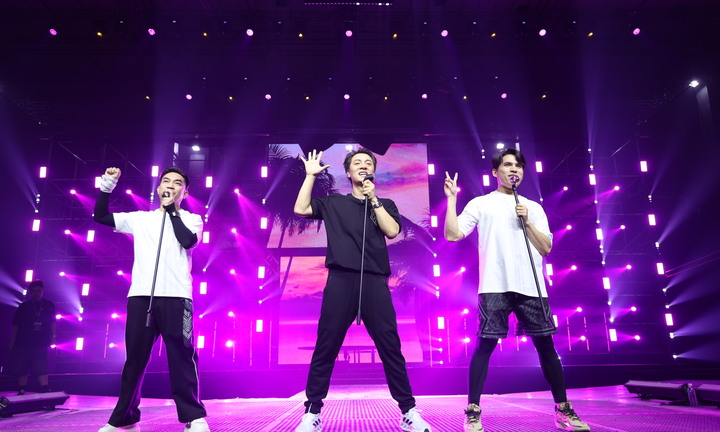 Tập 2 Series Why Call Me By Fire?: Đêm “truyền lửa” đầy xúc động của các anh tài