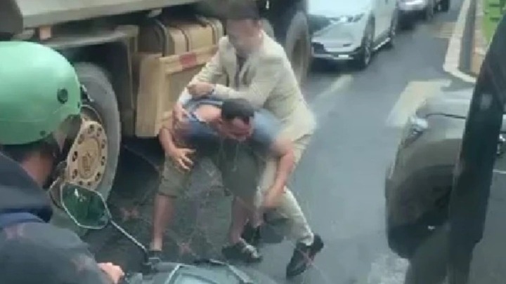 Công an triệu tập chú rể nghi tấn công tài xế xe ben sau va chạm giao thông