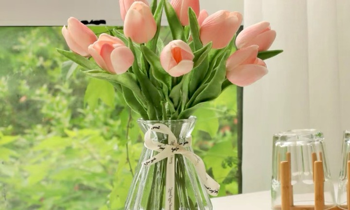 Đặt bình hoa trong nhà ở vị trí nào cho hợp phong thủy?